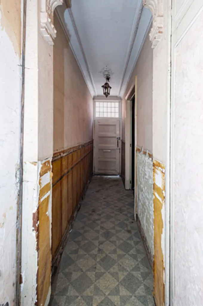 Esik - House with Renovation Potential in Frameries