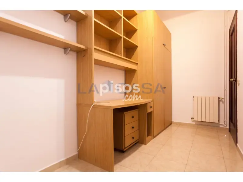 Toad - Flat with Balcony in Camp del Arpa, Barcelona