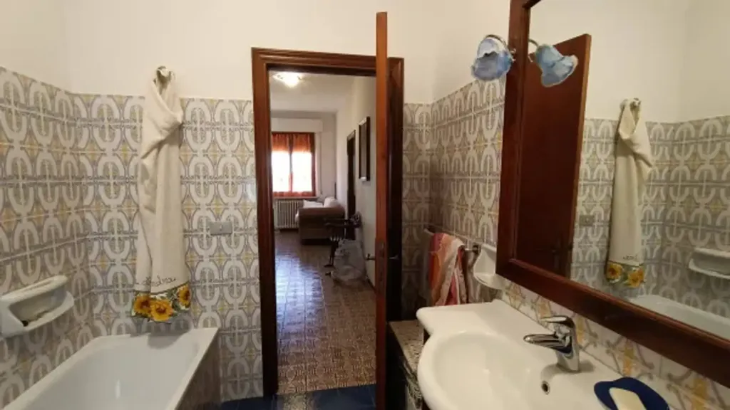 Salles de bain - Panoramic Villa with Olive Trees in Macerata