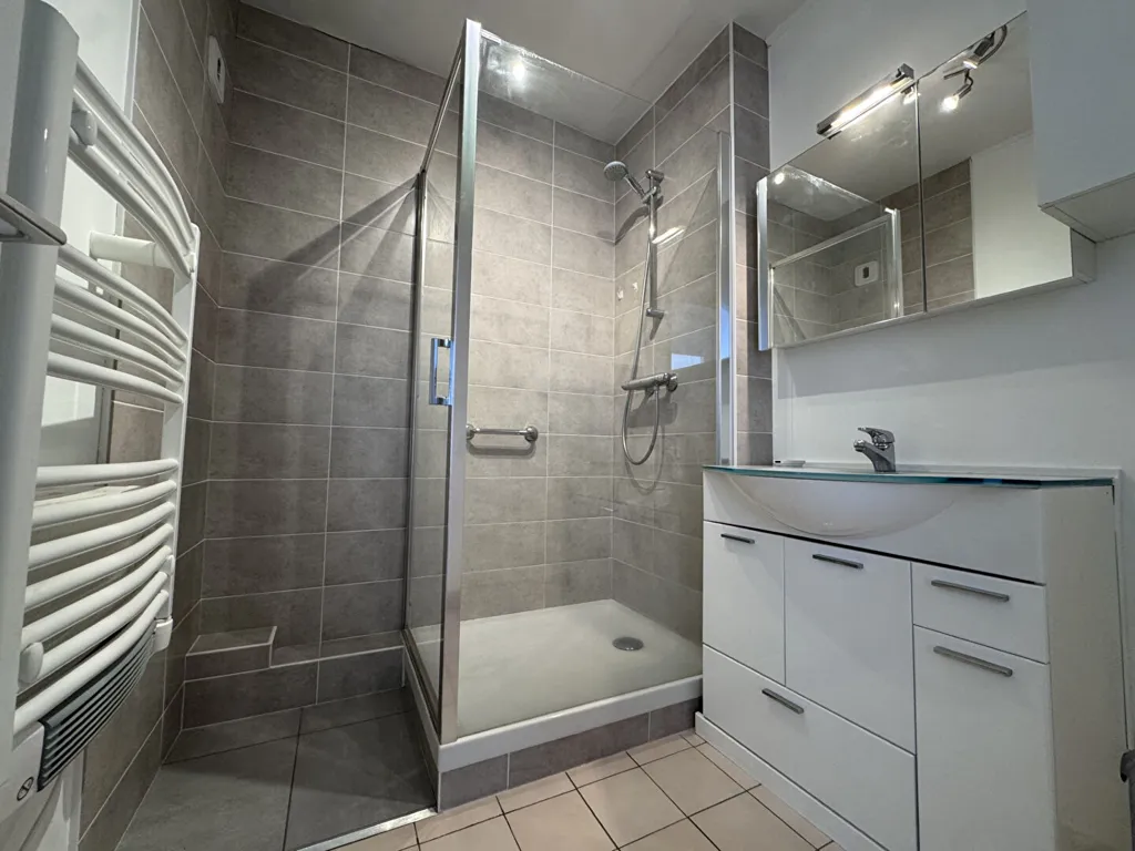 Vannitoad - City Centre Apartment with Parking in Chartres
