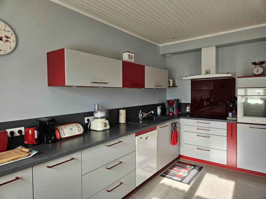 Cuisine - Maison de Plain Pied avec Vue Montagne à Glandasse