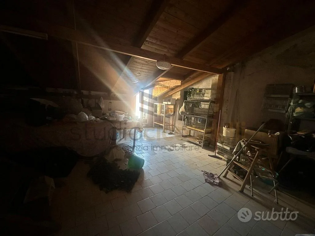 Pièces - Apartment in Courtyard, Central Giugliano