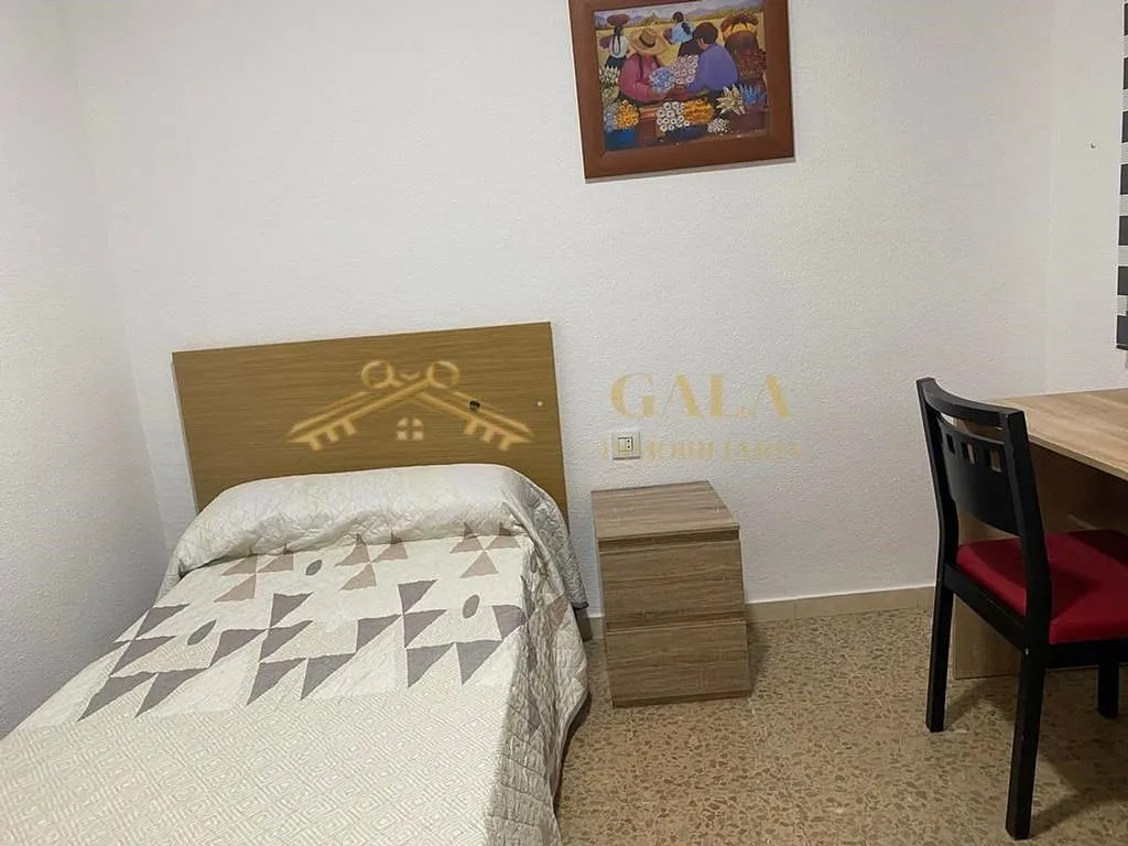 Bedrooms - Student Flat with Terrace in Cáceres Centre