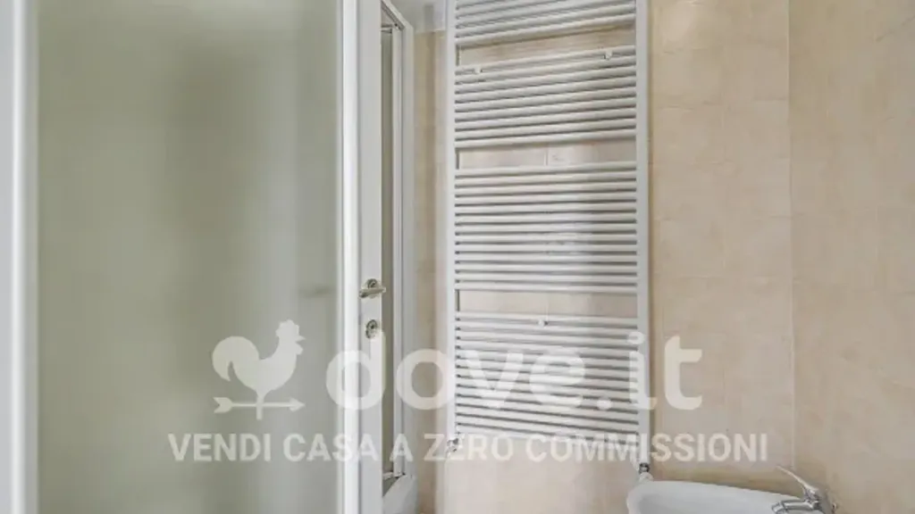 Bathrooms - Central Studio Flat with Private Cellar in Savigliano