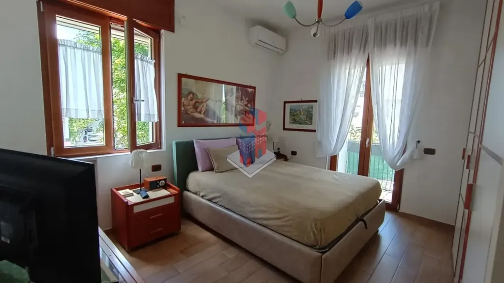 Camere da letto - Appartamento con due balconi a Napoli