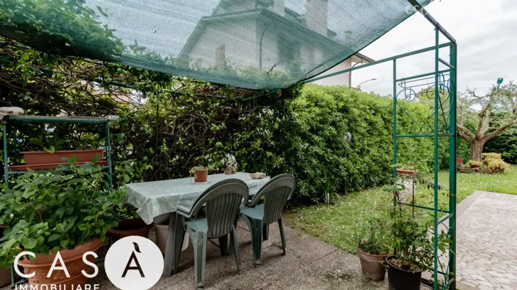 Terrasse - Villa Portion with Garden in Forlì