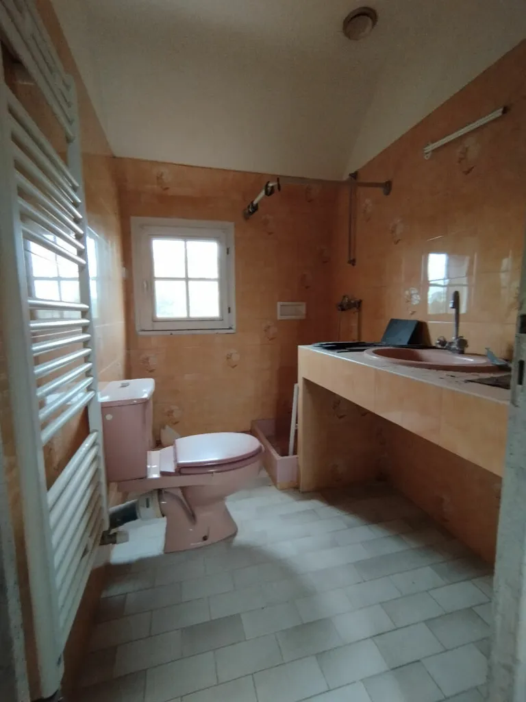 Bathrooms - Renovated House with Garden in Treffléan