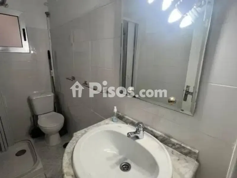 Salles de bain - Semi-Reformed Flat in Hospital-Nuevo Centre