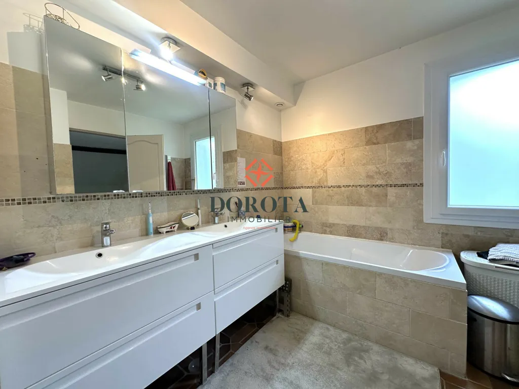 Salles de bain - Maison individuelle avec terrasse au sud à Saint-Martin-d'Uriage