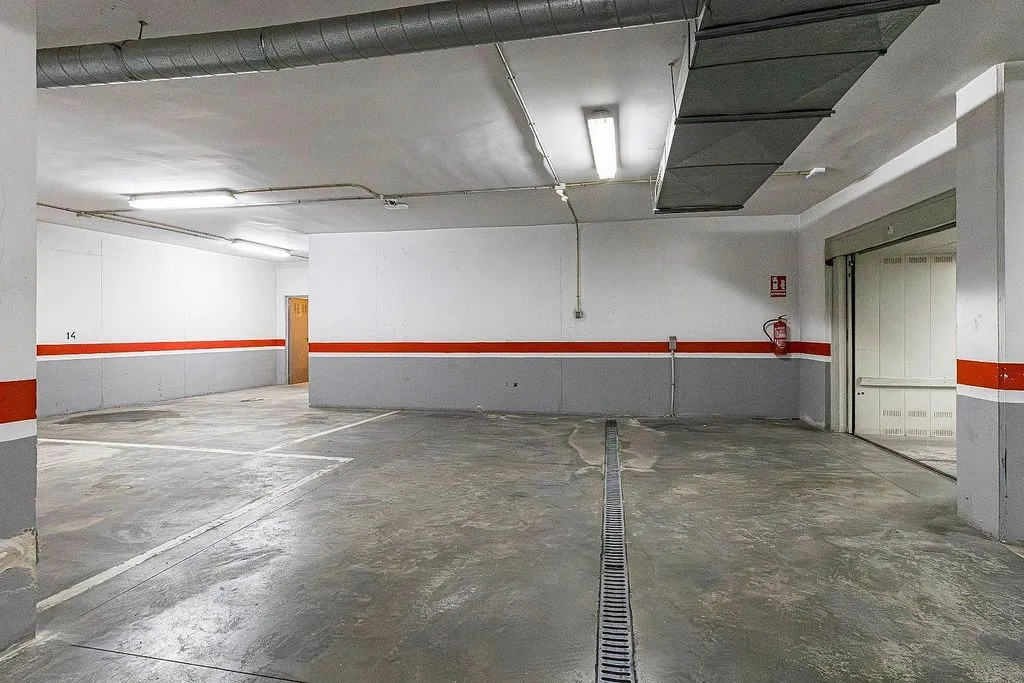 Garaaž - Apartment with High Ceilings in Murcia Centre