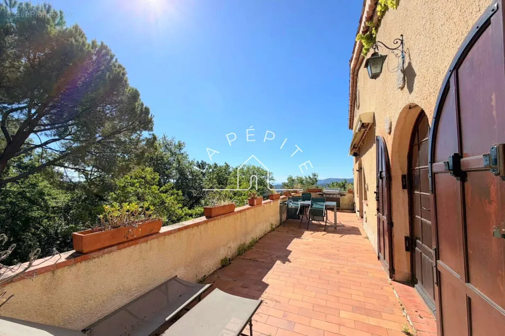 Terrass - Charming Provençal House with Sea View in Spéracèdes