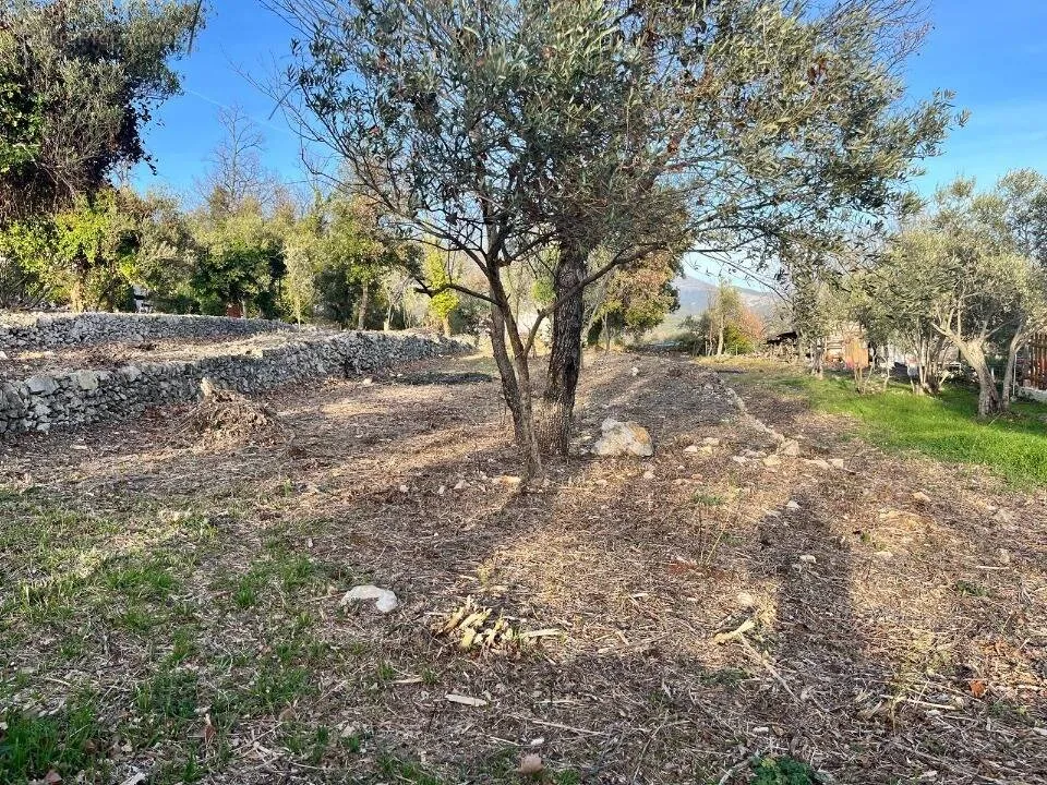 Aed - Buildable Plot with Garden in Mons