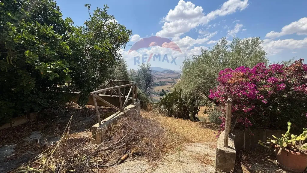 Jardin - Bifamiliar Villa with Garden in Caltanissetta