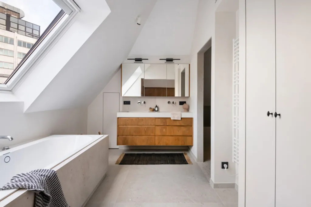 Bathrooms - Duplex Penthouse with Spacious Terrace in Antwerp