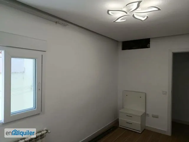 Rooms - Fully Furnished Flat with Ascensor in Latina