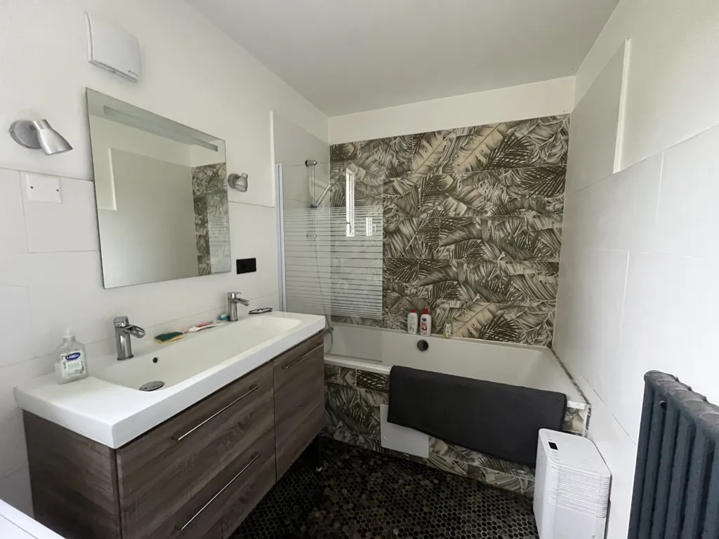 Salles de bain - Maison avec Jardin et Garage à Melrand