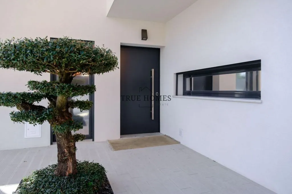Entrée - Contemporary Villa with Pool in Aroeira, Almada