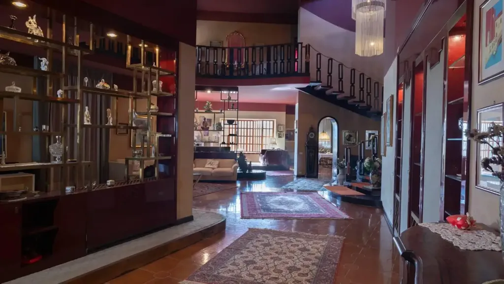 hallway_entrance