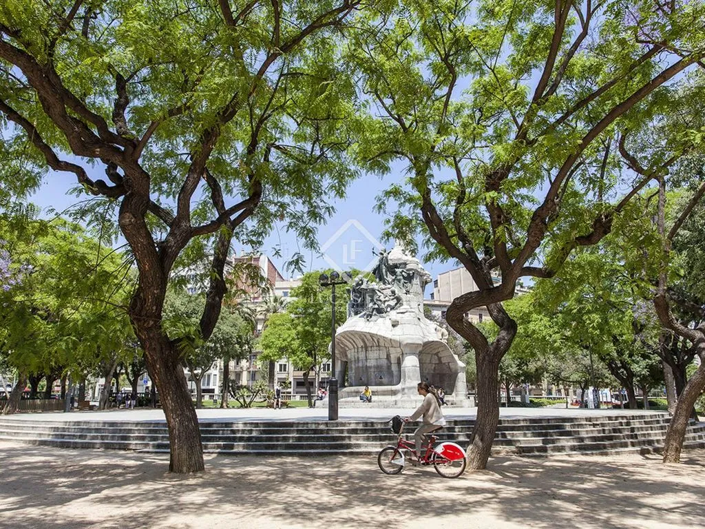 Luxury Apartment with Historic Character in Eixample Right