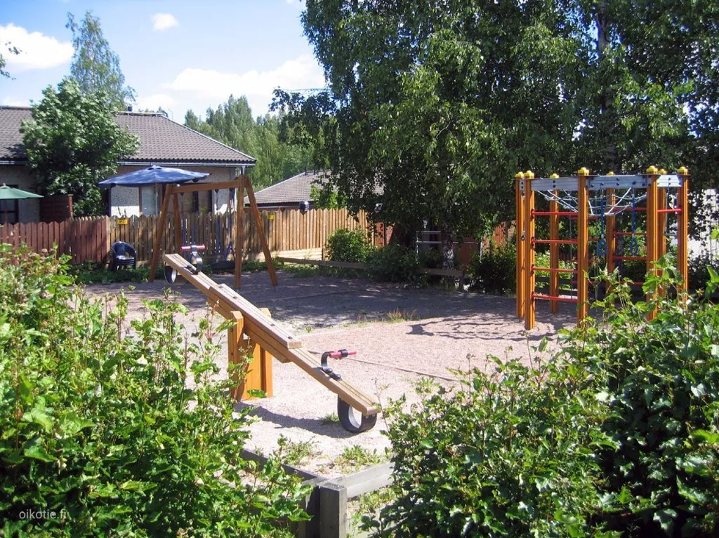 Aed - Modernised Apartment with Private Garden in Vantaa