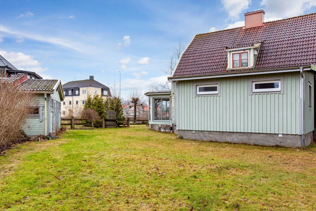 Aed - Century-Old House with Winter Garden in Jönköping
