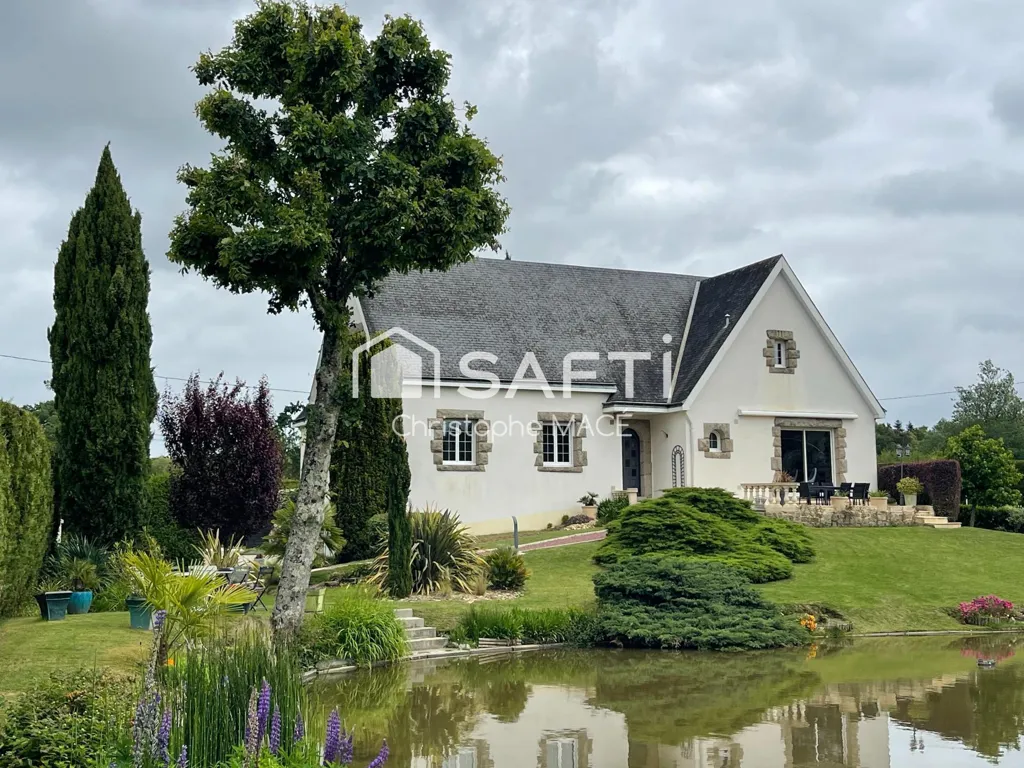 Exterior - Spacious House with Garden in Laval