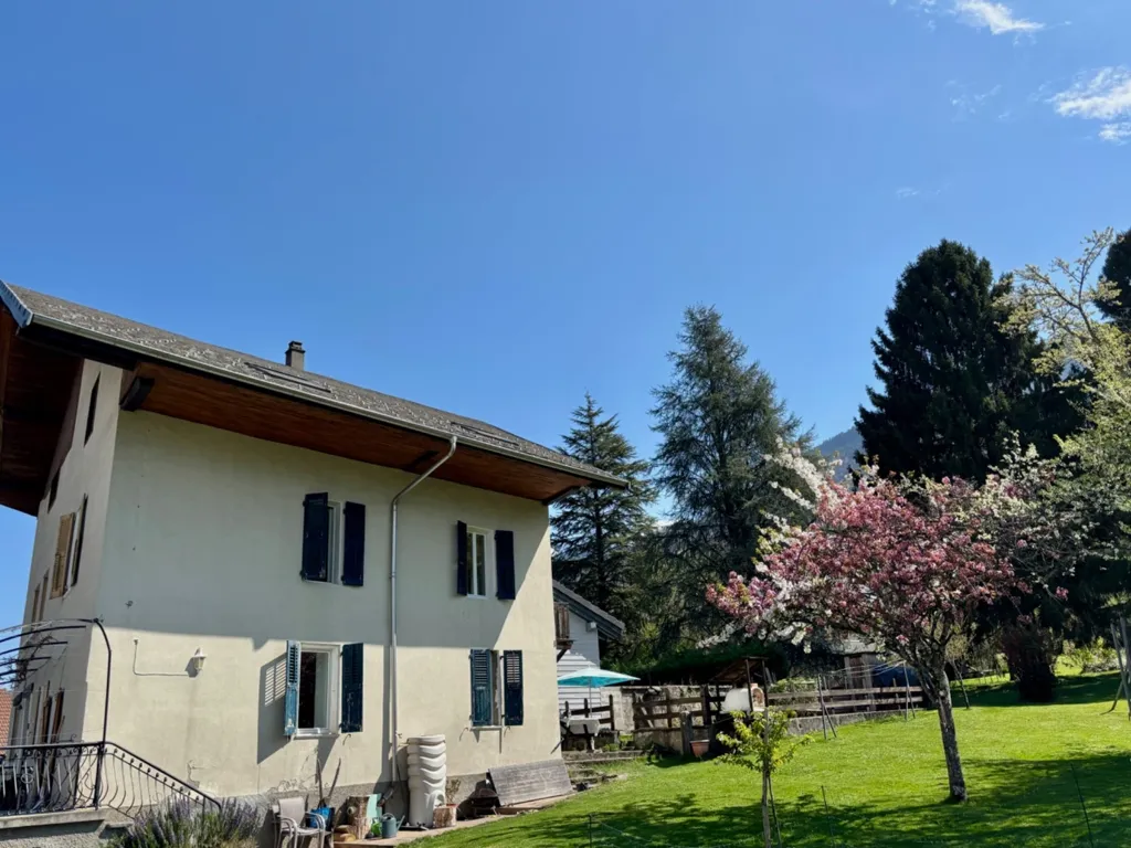 Exterior - 5-Piece House with Garden in Village Setting