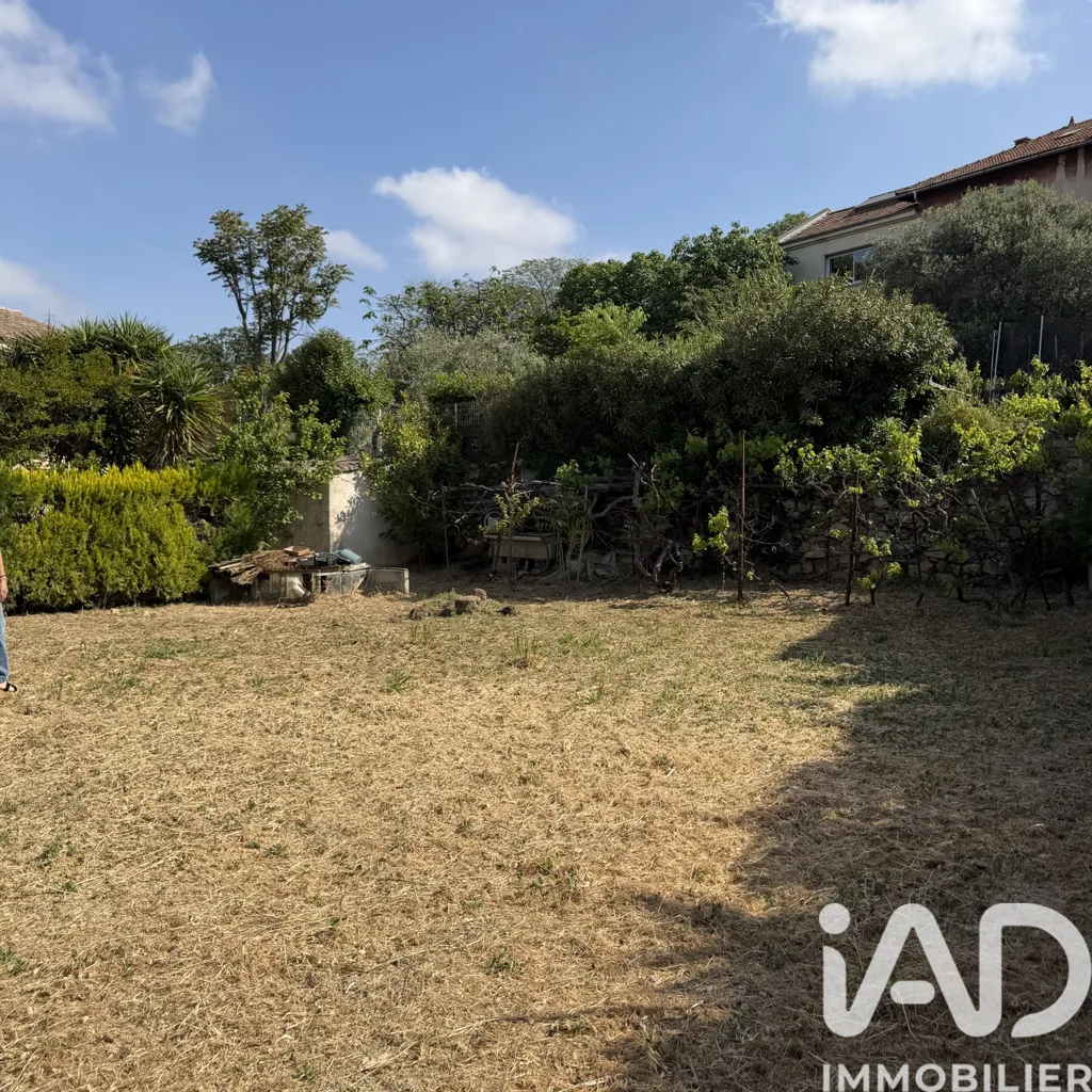 Jardin - Maison avec Fort Potentiel et Grand Terrain à Marseille