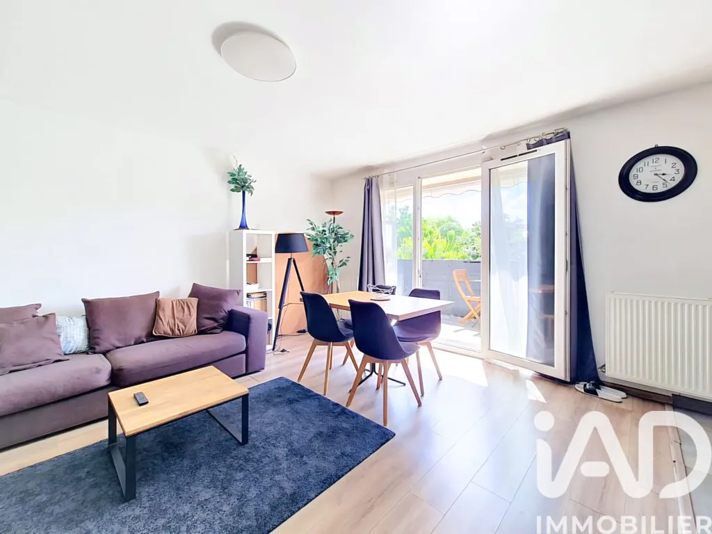 Elutuba - Modern 4-Piece Flat with Balconies in Choisy-le-Roi