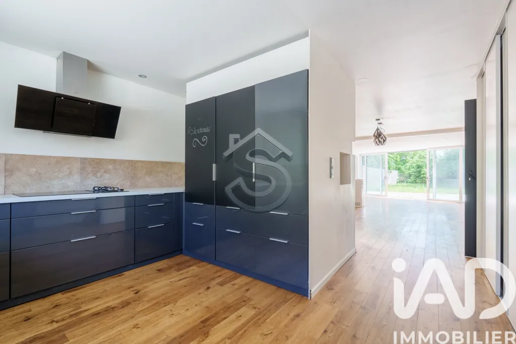 Kitchen - Contemporary House with Pool in Haraucourt
