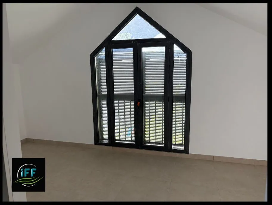 Pièces - Duplex Créole avec Parking à Saint-Leu