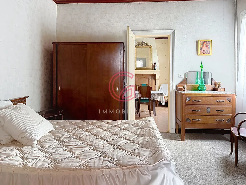 Bedrooms - City Centre Property with Dual Living Spaces