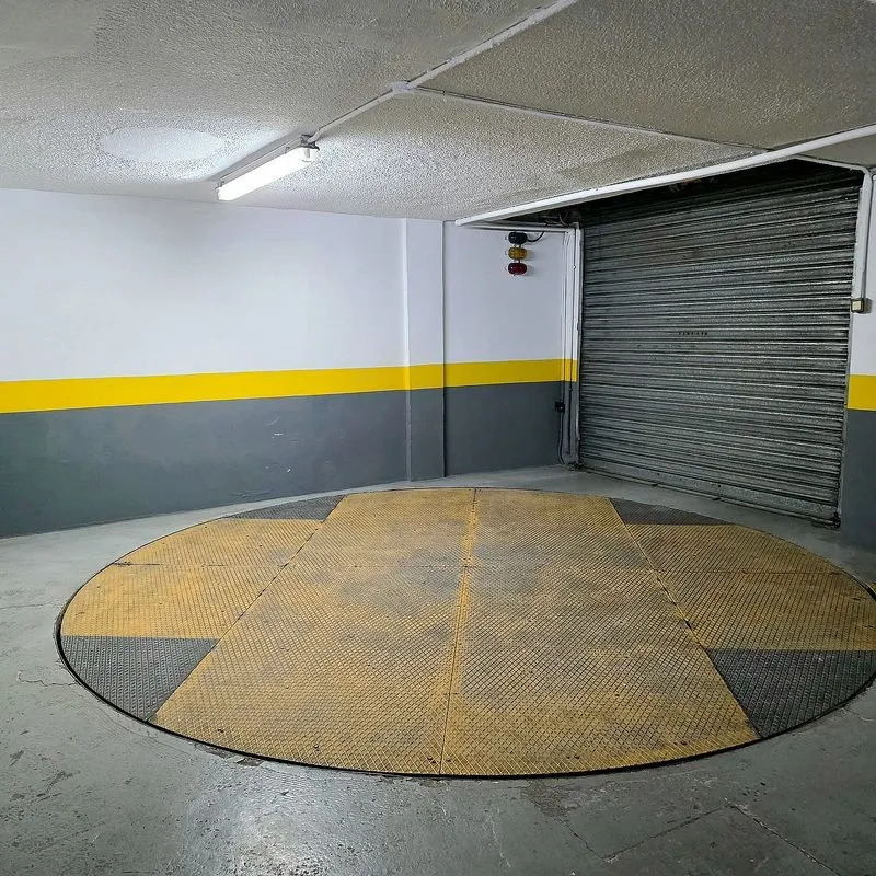Garage - Furnished Flat with Balcony in Valencia Centre