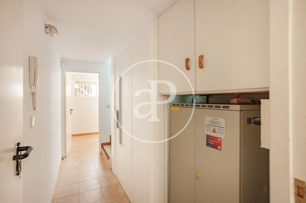 Esik - Semi-detached Chalet with Terrace in Barajas