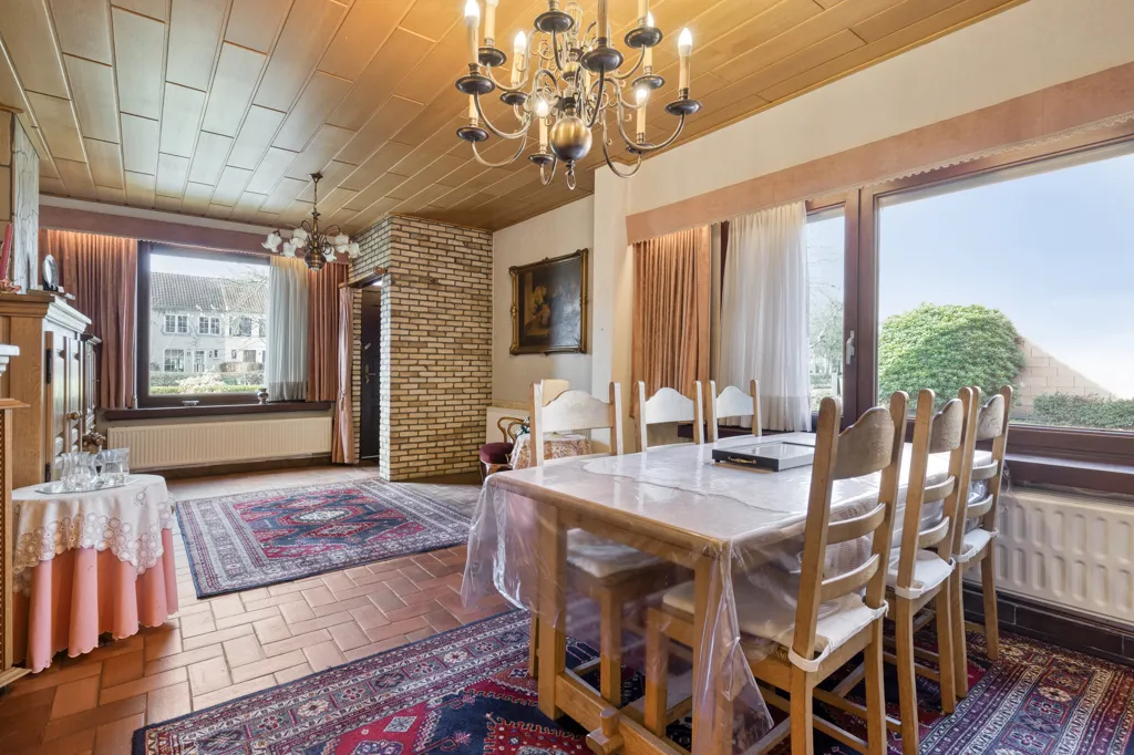 Söögituba - House with Development Potential in Brasschaat