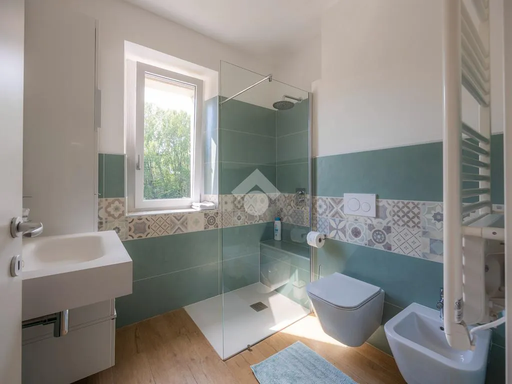 Bathrooms - Rustic House with River View near Verona