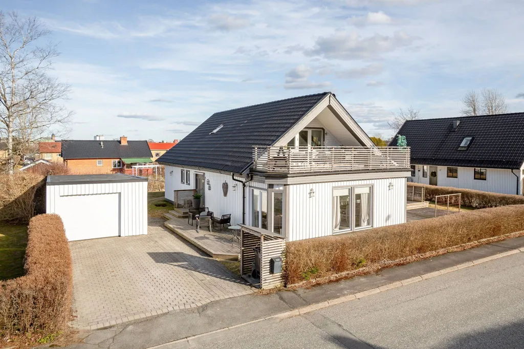 Extérieur - Two-Storey House with Balcony in Jönköping
