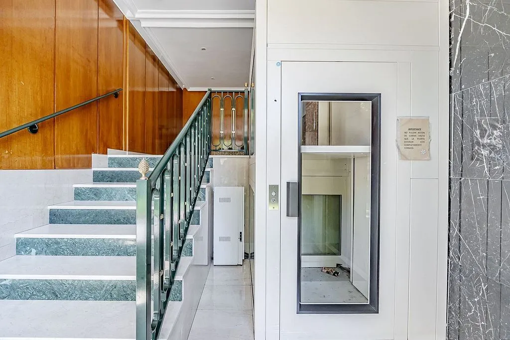 Pièces - 3-Bedroom Flat with Terrace in Aluche