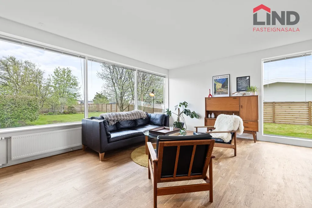 Séjour - Single-Floor House with Garden in Garðabær