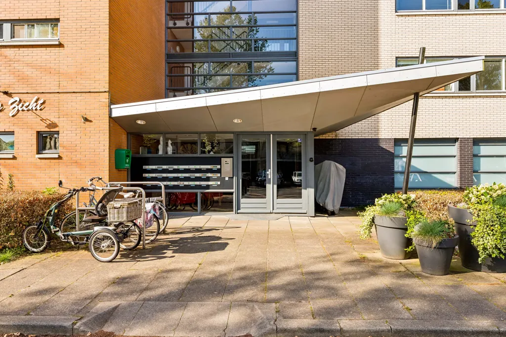Välivaade - Corner Gallery Flat with Balcony in Filmwijk