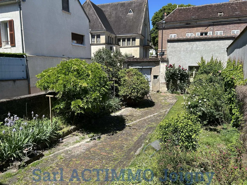 Giardino - City Centre House with River View in Joigny