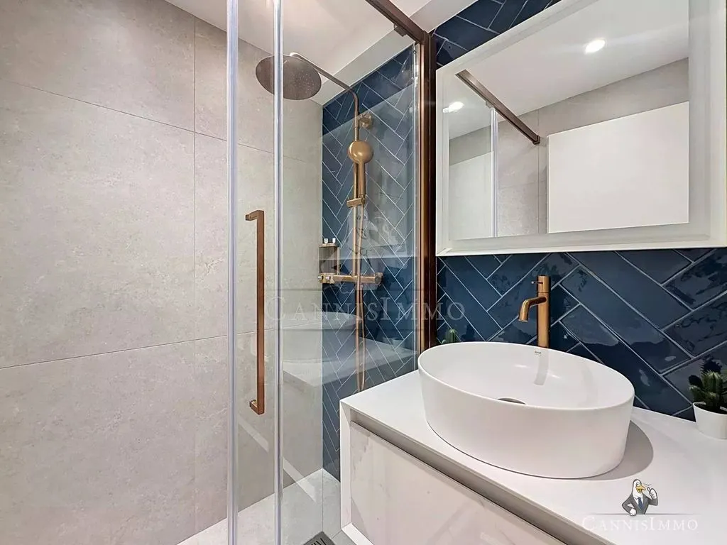 Salles de bain - Appartement 4 Pièces avec Garage à Cannes