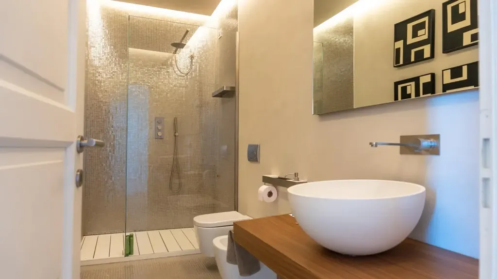 Bathrooms - Seafront Apartment with Balcony in Viareggio