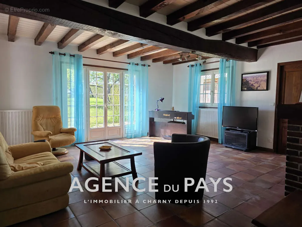 Séjour - Maison Contemporaine avec Jardin à Charny