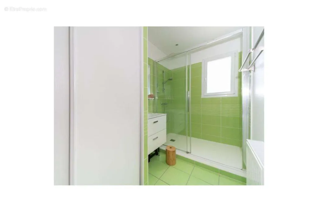 Salles de bain - Maison Individuelle avec Terrain à Saint-Savin