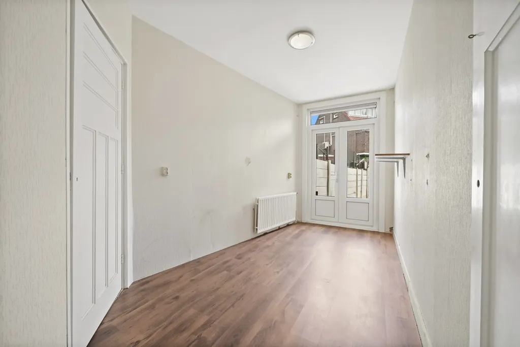 Esik - Spacious Ground Floor Flat near Rijswijk