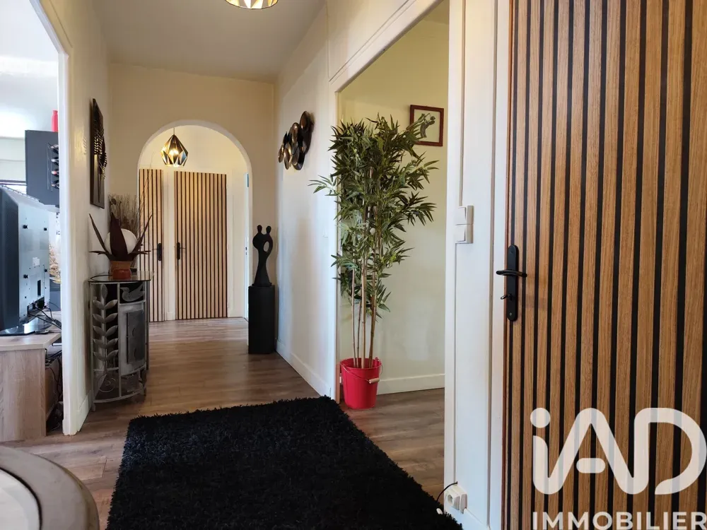 Hallway - Semi-detached House with Garden in Brioude