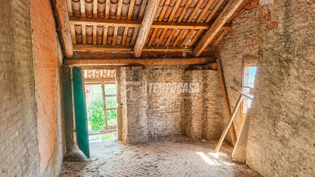 Pièces - Quadrilocale with Private Garden in Ivrea