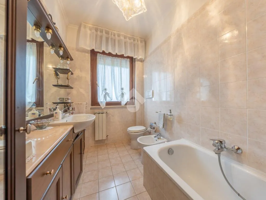 Vannitoad - 3-Bedroom Apartment with Balcony in Settecamini