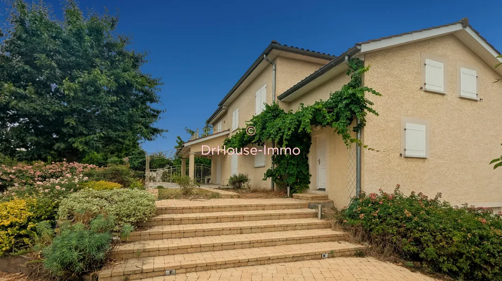 Extérieur - Maison de 7 Chambres avec Piscine à Chazay-d'Azergues
